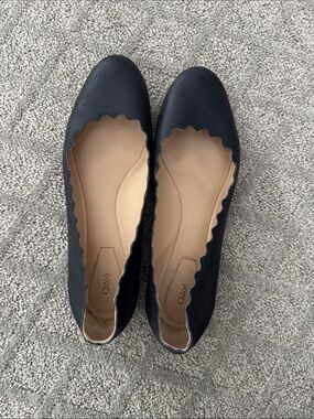 These are Chloe Lauren scalloped ballet flats in Navy leather, 40.5